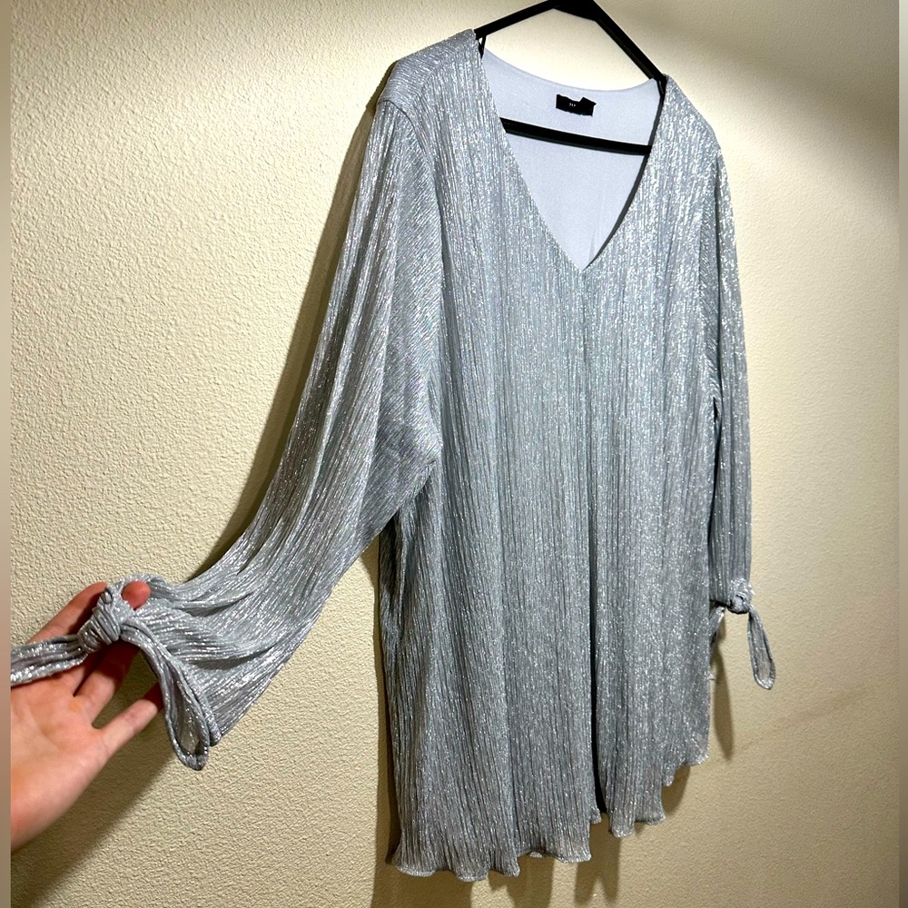 NWOT Alfani silver women’s top